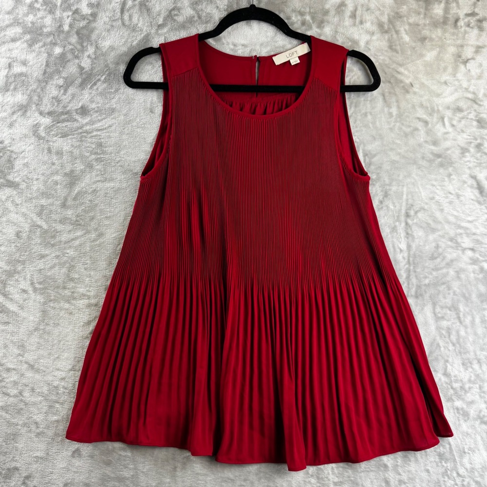 LOFT Pleated Tank Top Womens Medium Red Sunburst Accordion Keyhole Back (1827)